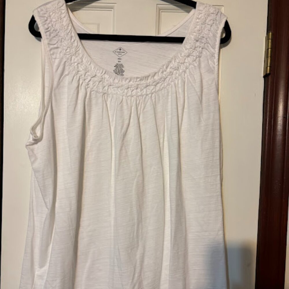 NWT White sleeveless top St John's bay 2xl